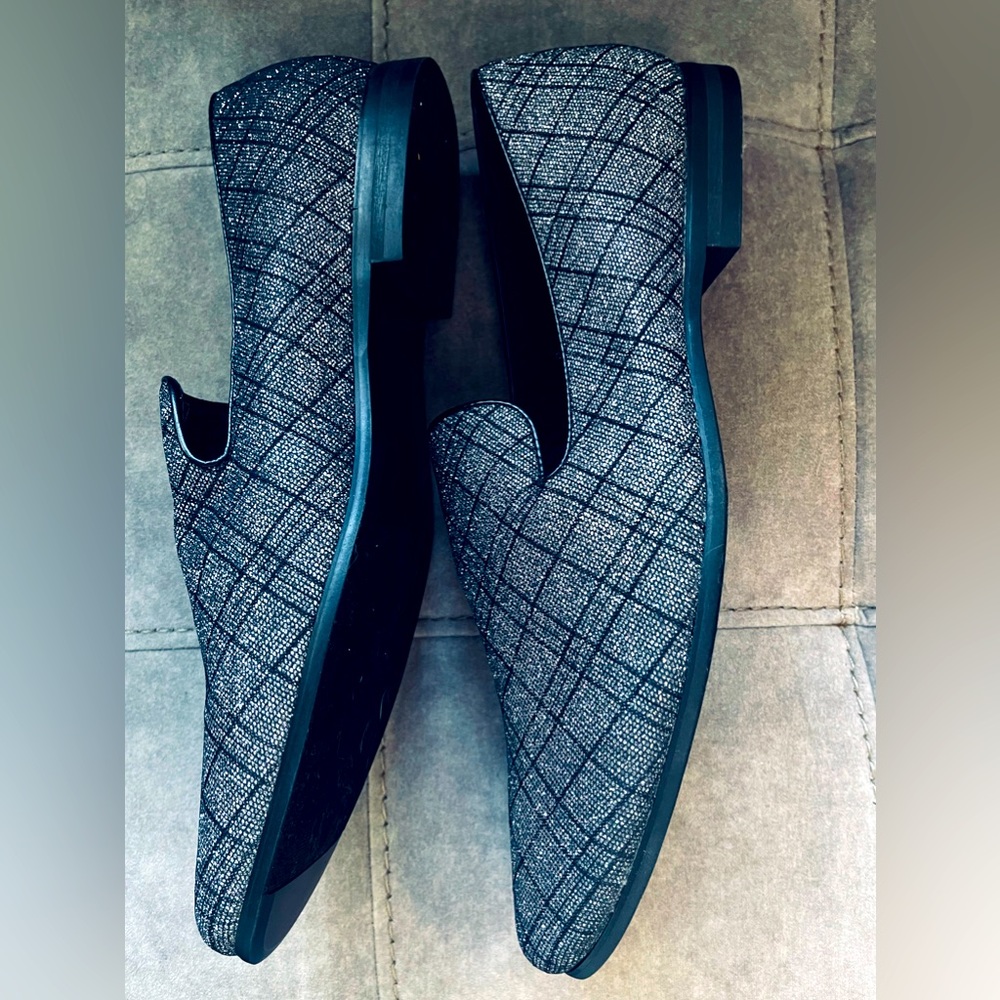 Men’s Party slip on shoe loafer. Shiny material. NWOT